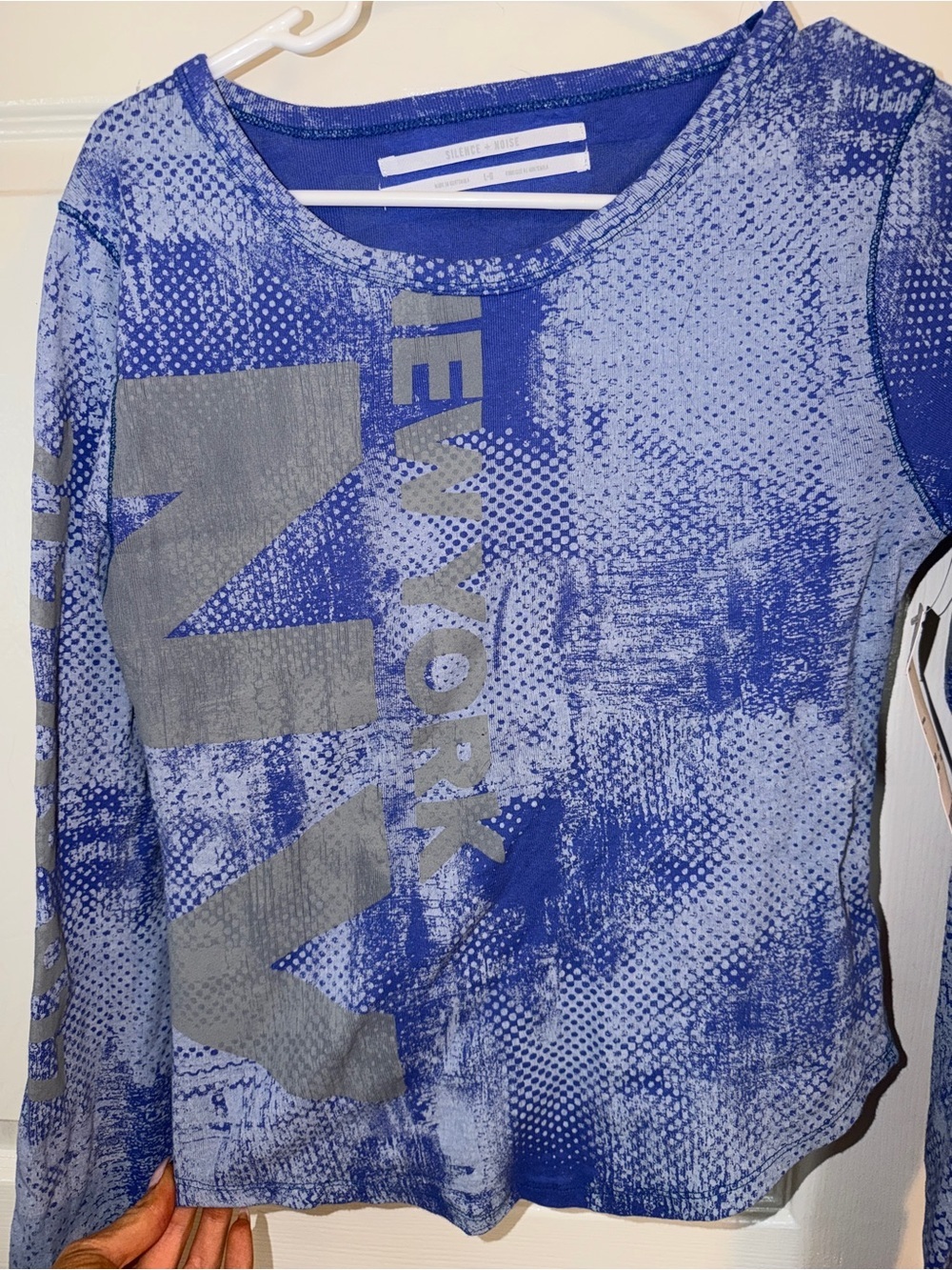 silence + noise Blue Graphic Long Sleeve Top- NWT - Picture 2 of 6